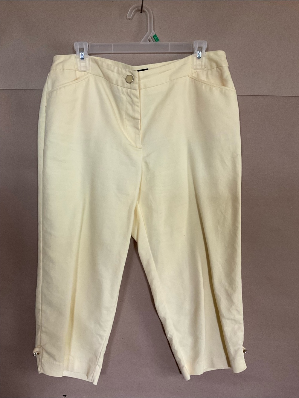 Counterparts Light Yellow capris. Size 10